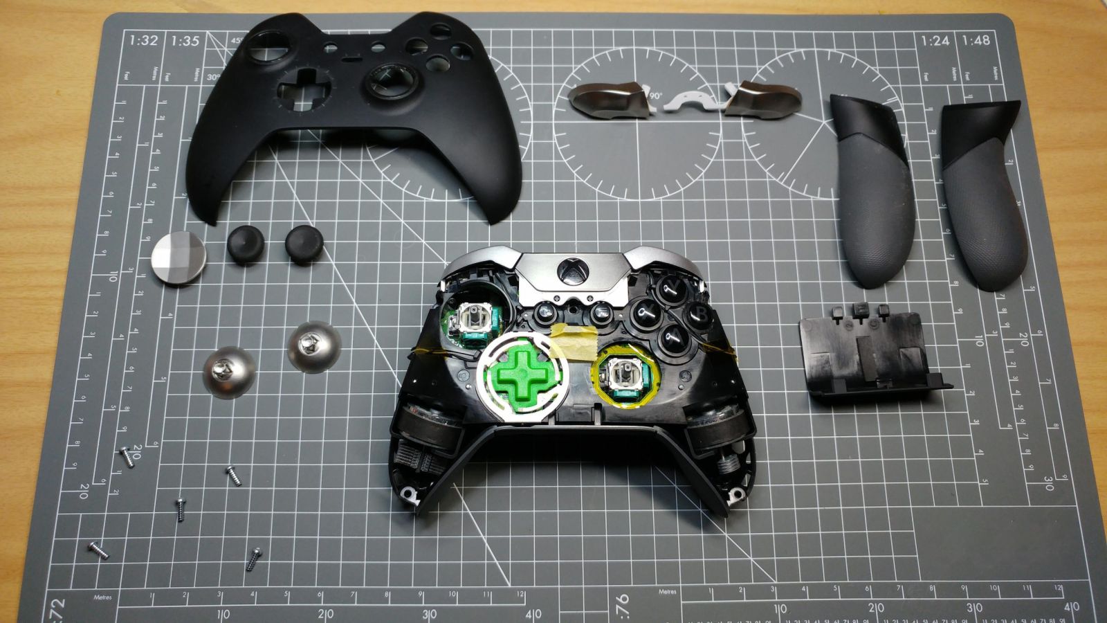 Как почистить геймпад xbox series. Xbox Elite Controller 1. Elite контроллер для Xbox one s. Xbox Elite Controller 1 в разборе. Xbox Elite Controller 2 разбор.
